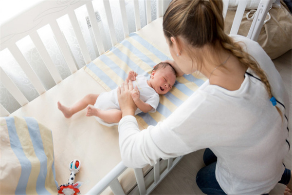 女性绝经前月经三大异常症状关注指南：月经不规律、周期变化及注意事项