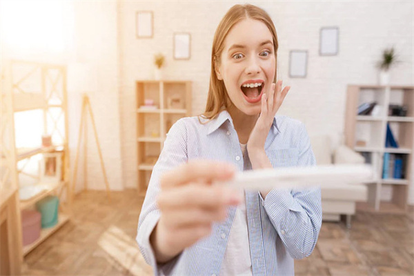 女性输卵管结扎手术做完要住院吗？女性输卵管结扎多久可以做试管移植？